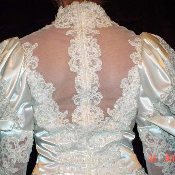 NEVER WORN Vintage Mori Lee  wedding dress size 10! - Picture 3 of 8